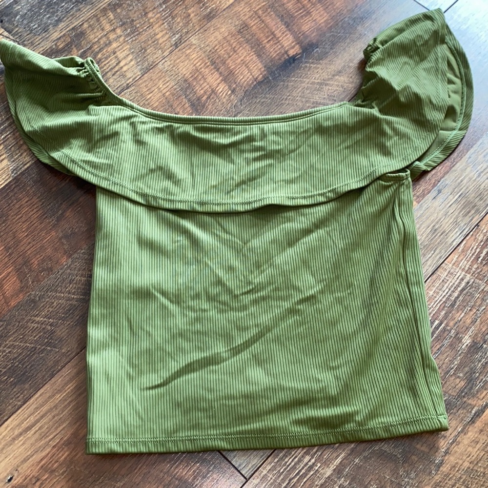 Ribbed olive green  youth 12/13 kortni jeane top. Also fits women xs